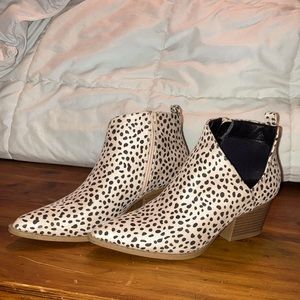 Jolimall leopard sz 7 booties
